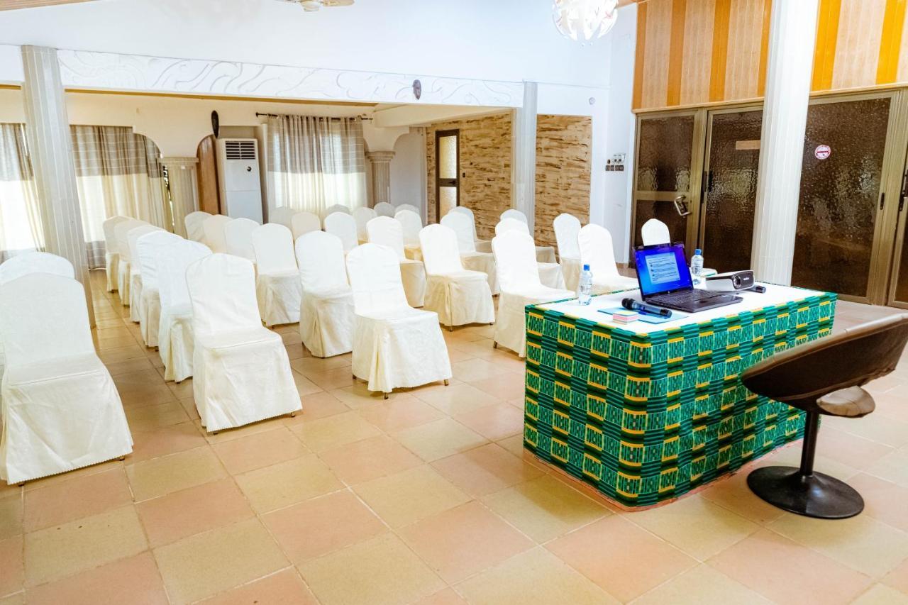 לומה Hotel M'Rode מראה חיצוני תמונה